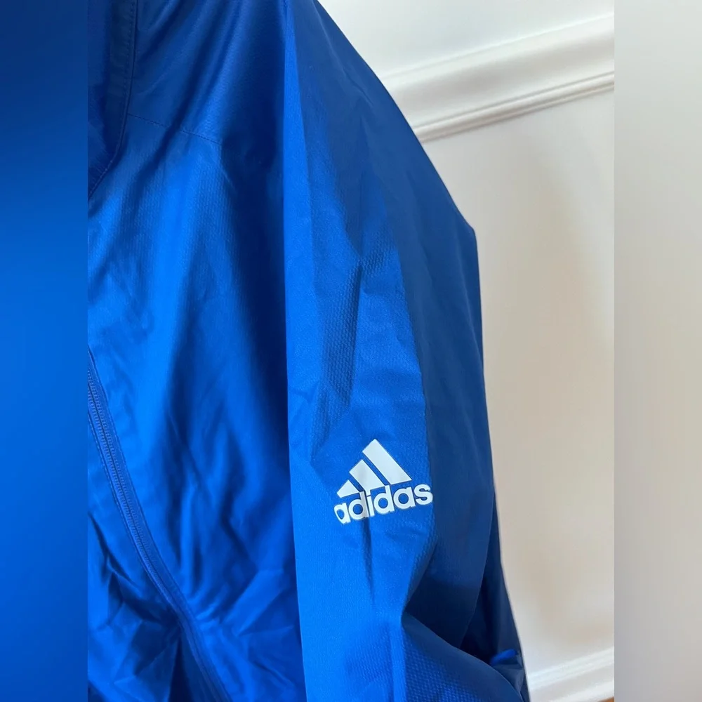 adidas logo left